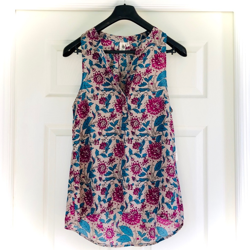 Sleeveless Flowy Top 🌸 NWT